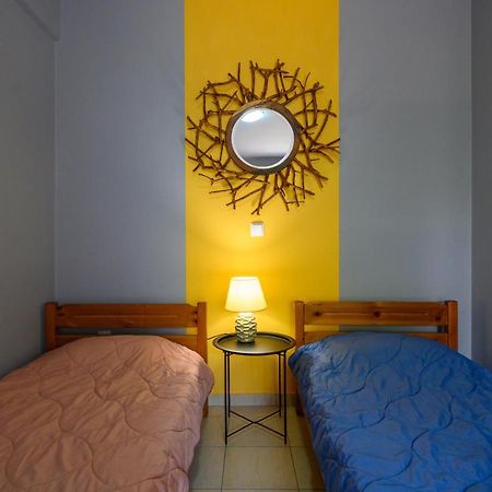 Rea Apartment II "1Minute From The Beach" Calamata Exterior foto