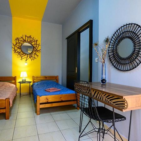 Rea Apartment II "1Minute From The Beach" Calamata Exterior foto