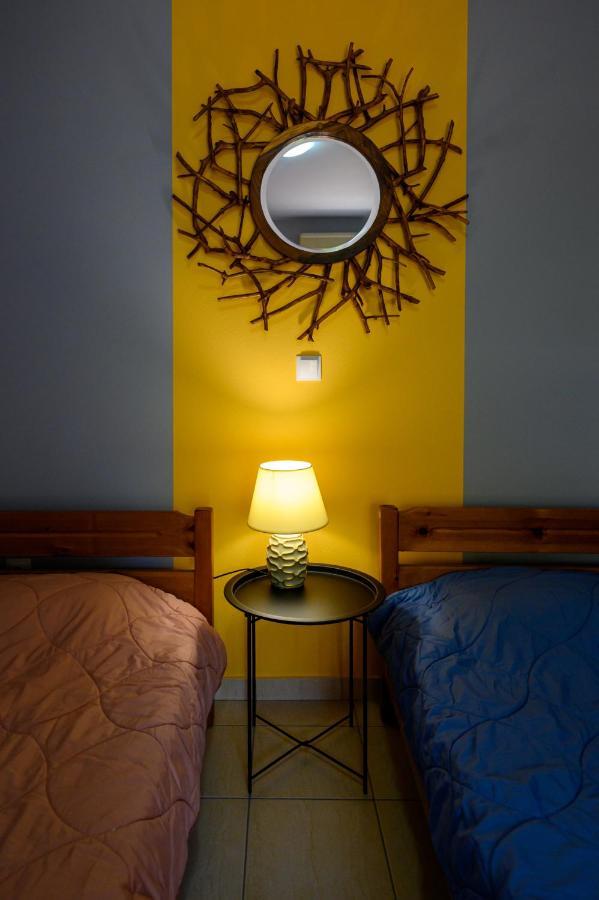 Rea Apartment II "1Minute From The Beach" Calamata Exterior foto