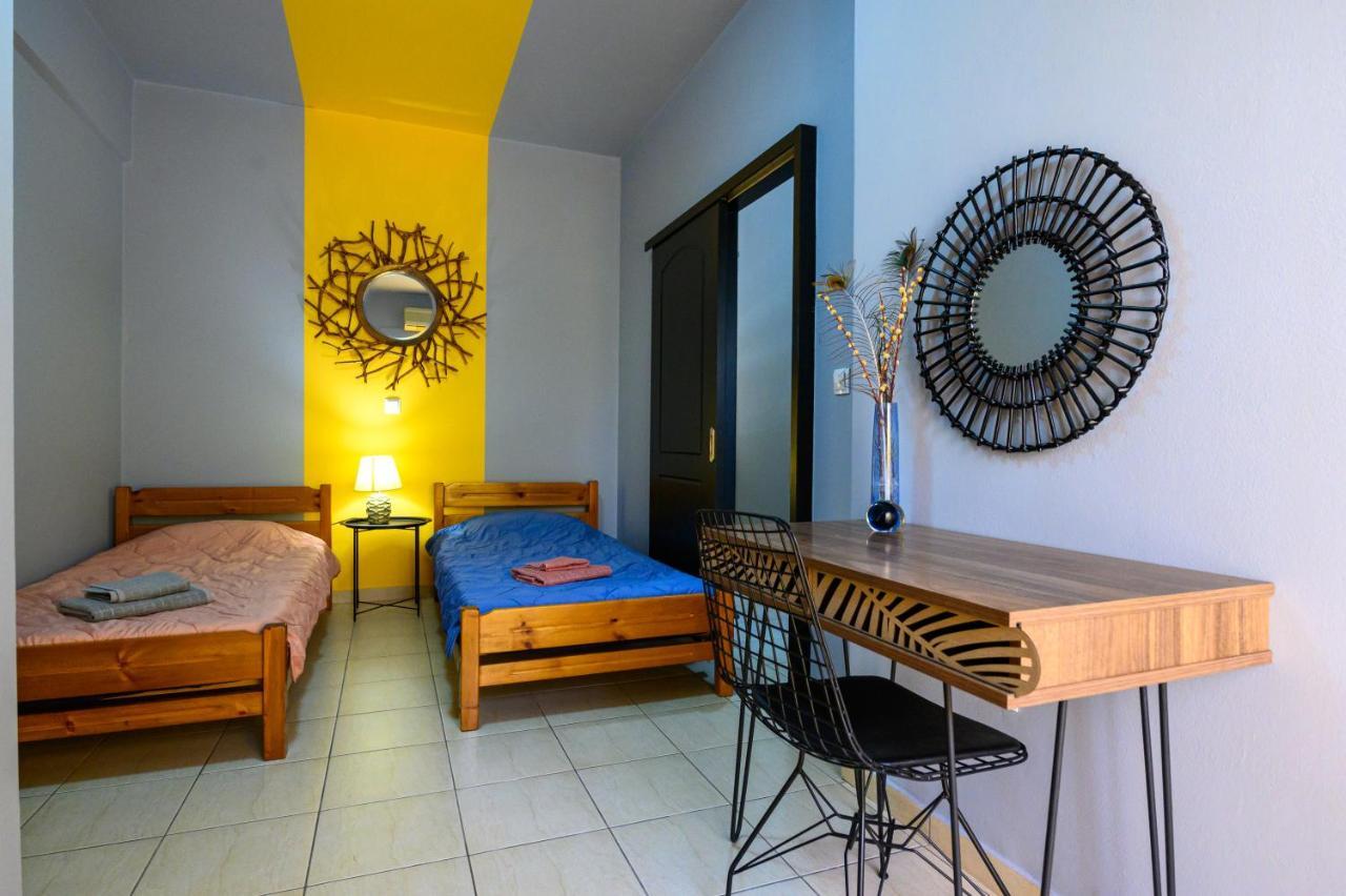 Rea Apartment II "1Minute From The Beach" Calamata Exterior foto