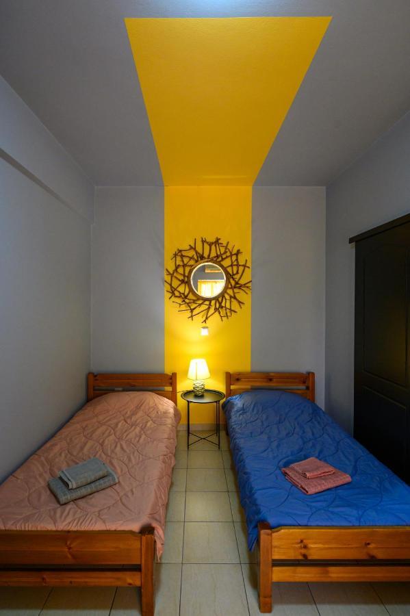 Rea Apartment II "1Minute From The Beach" Calamata Exterior foto