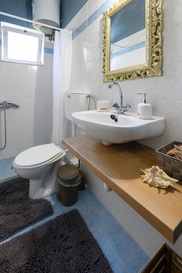 Rea Apartment II "1Minute From The Beach" Calamata Exterior foto