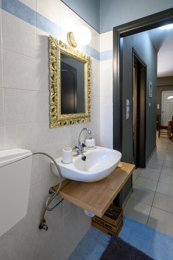 Rea Apartment II "1Minute From The Beach" Calamata Exterior foto