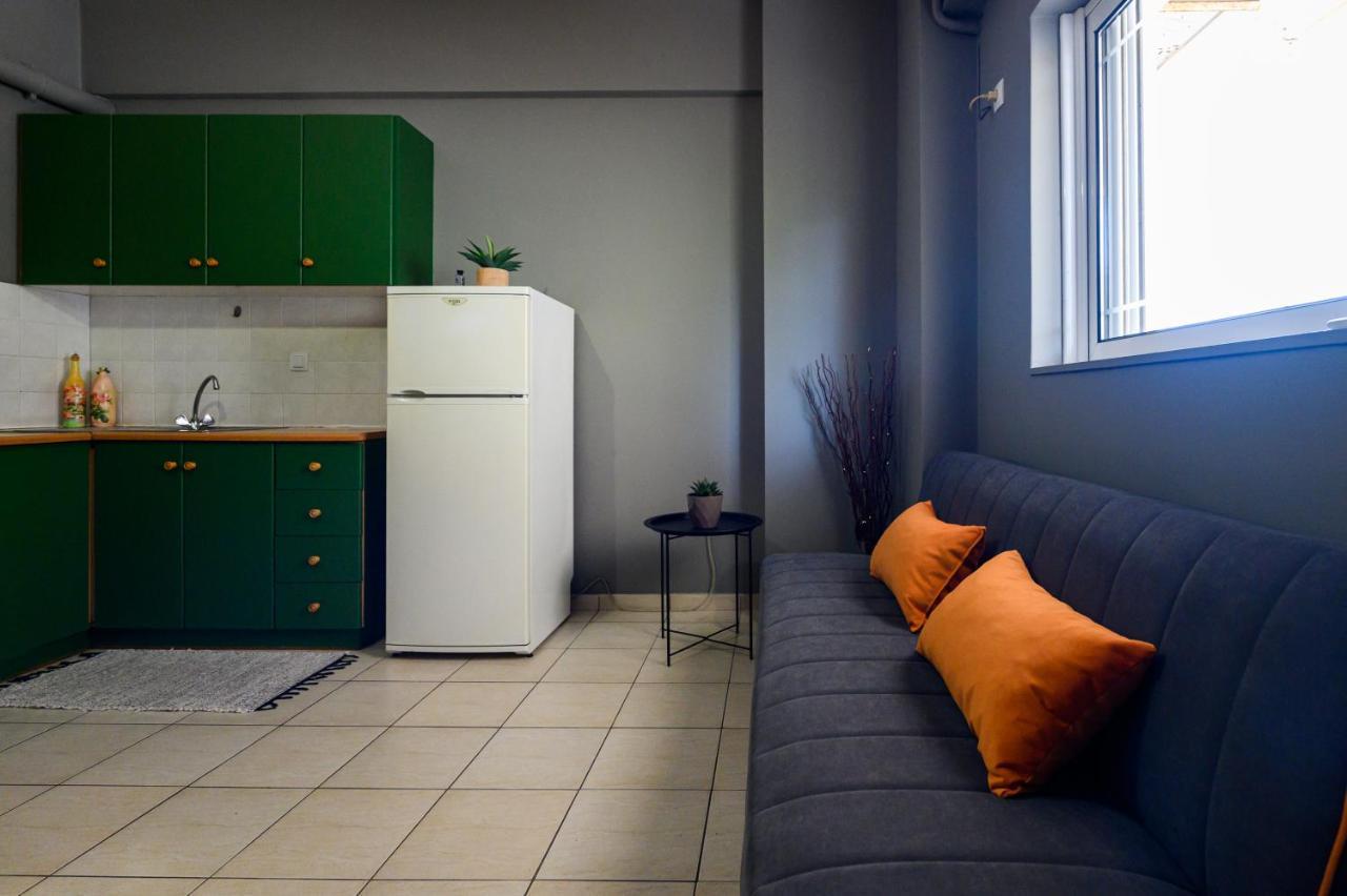 Rea Apartment II "1Minute From The Beach" Calamata Exterior foto